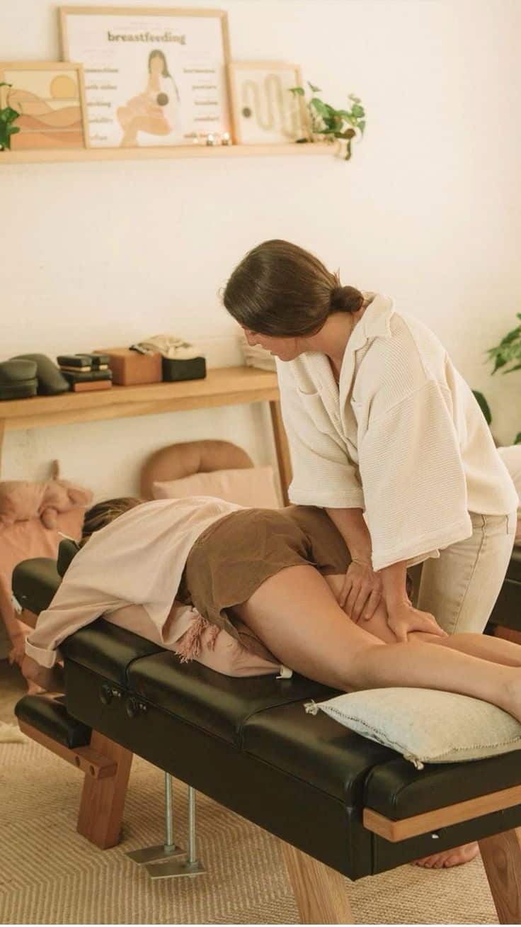 Massage có hiệu quả cao trong việc điều trị các bệnh liên quan đến căng thẳng và căng cơ.