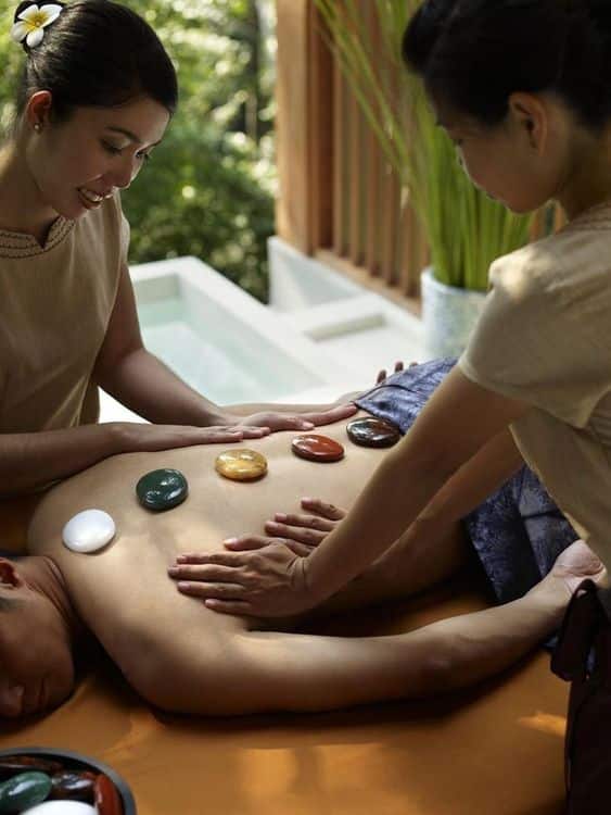 Massage kích thích sự tiết dịch trong các ổ khớp.