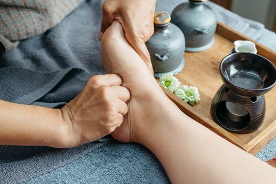 Massage có hiệu quả cao trong việc điều trị các bệnh liên quan đến căng thẳng và căng cơ.