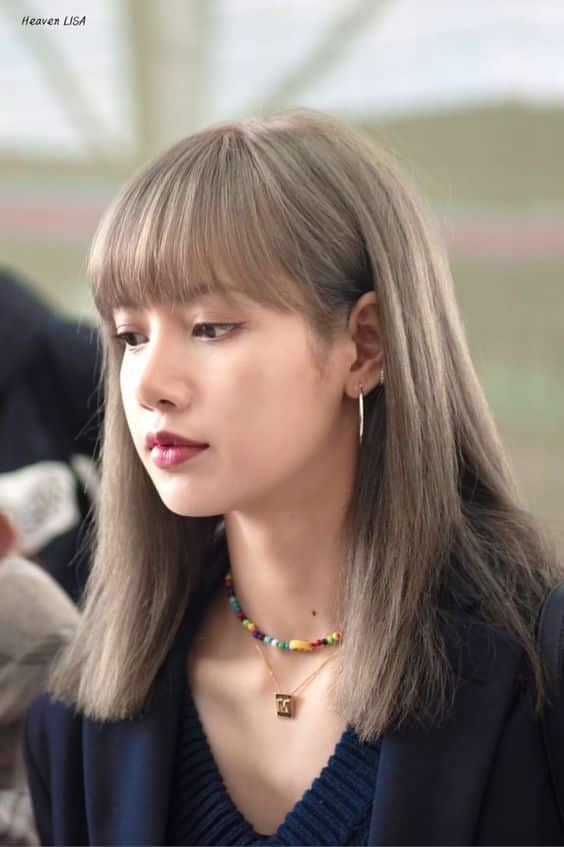 Tóc ngang vai duỗi thẳng siêu hot của Lisa Blackpink.