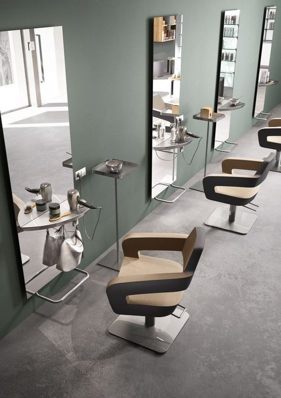 Salon làm tóc thiết kế mới lạ với những chiếc ghế độc đáo chắc chắn sẽ thu hút sự yêu thích của khách hàng.