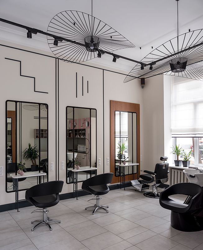 Salon làm tóc thiết kế tone màu đen trắng classic nhưng thu hút.