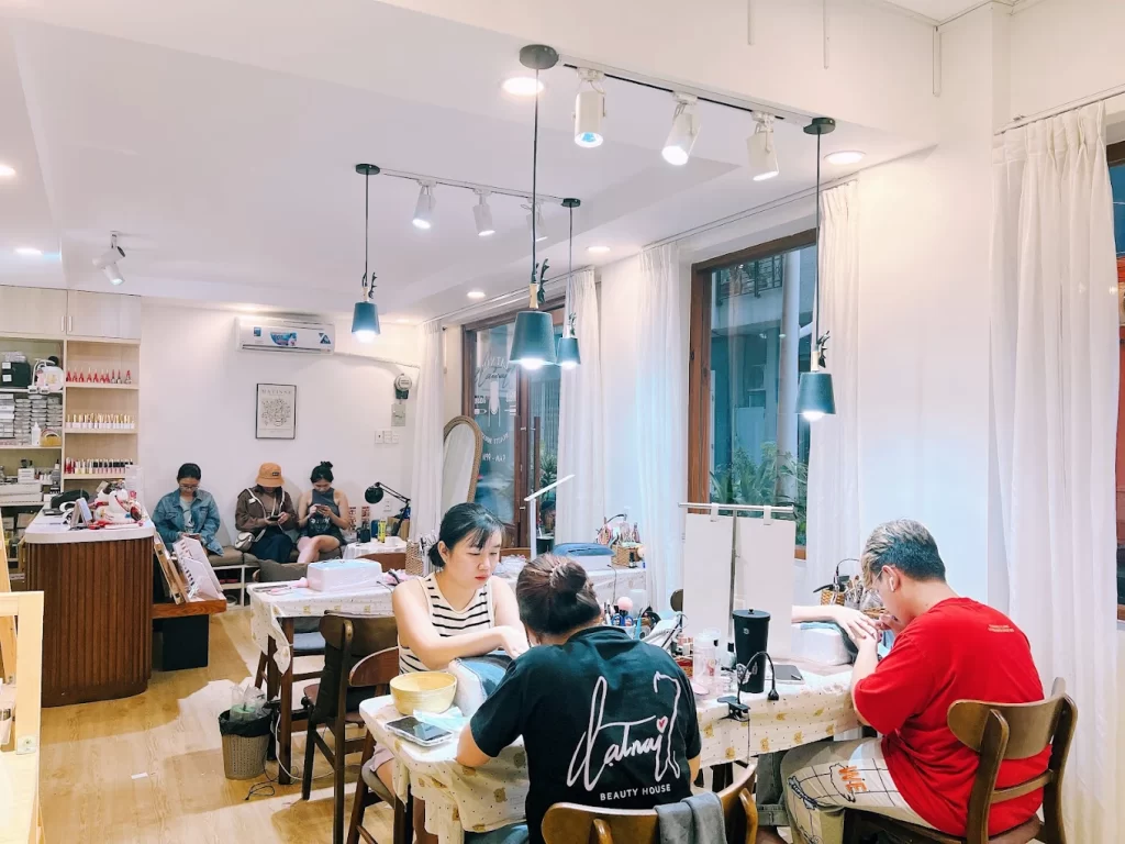 Lạt Nail Beauty House