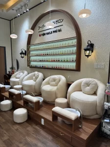 Tiệm Nails Phú Bà